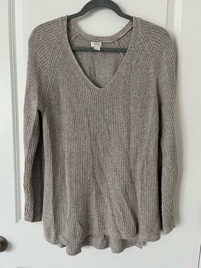 Old Navy Large Gray Knit V-neck Long Sleeve Sweater
